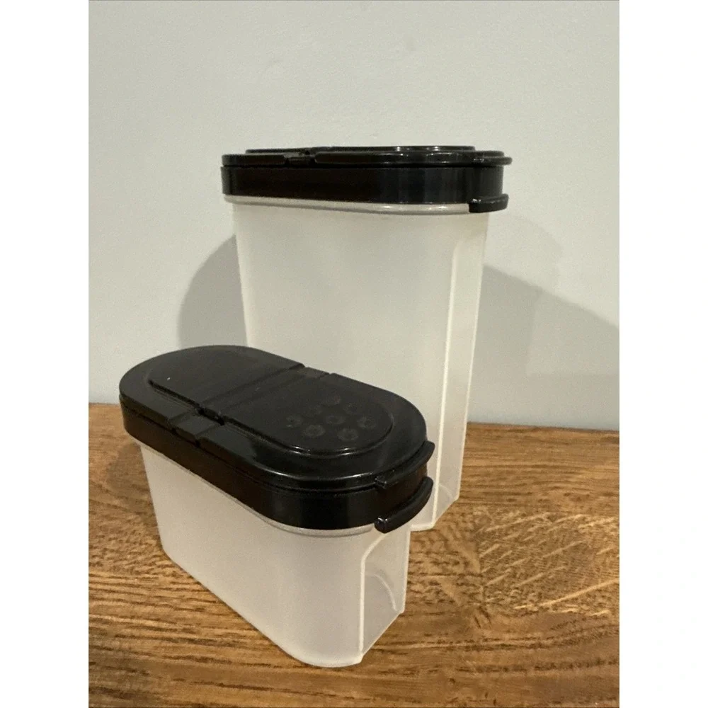 New Pair VNTG Tupperware Modular Mates Spice Shakers #1843 & 1846D w/ Black Lids